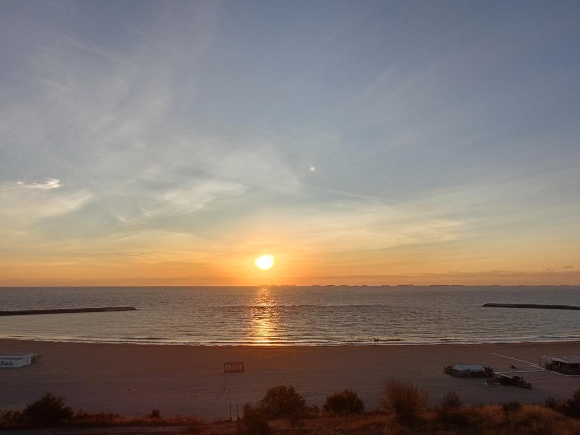 Sunrise Beachfront Relax Residence Констанца Екстер'єр фото
