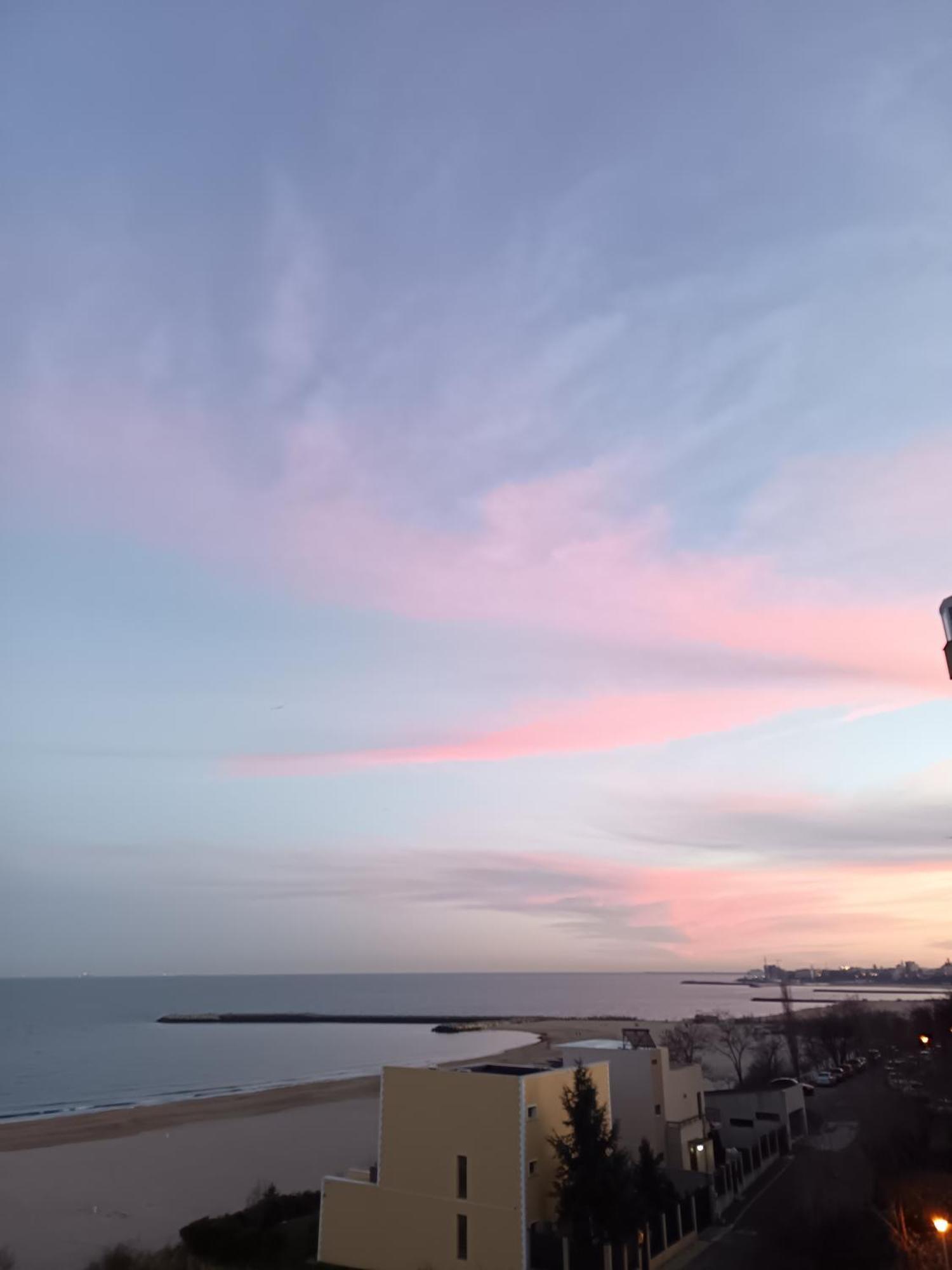Sunrise Beachfront Relax Residence Констанца Екстер'єр фото